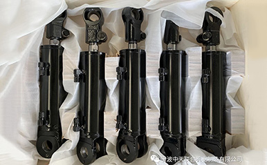 中天公司為韓國(guó)現(xiàn)代叉車(chē)配套的第一批產(chǎn)品準(zhǔn)備裝箱出口